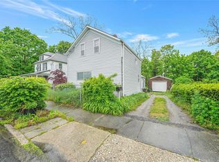 28 3rd St, Riverhead, NY 11901