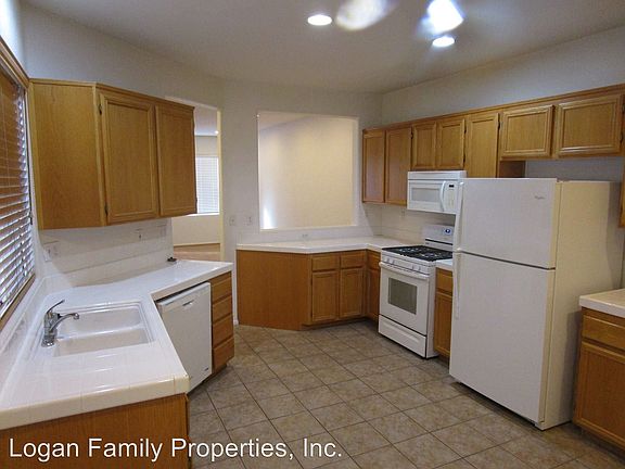 2nd image of 10675 Wexford St Unit 5