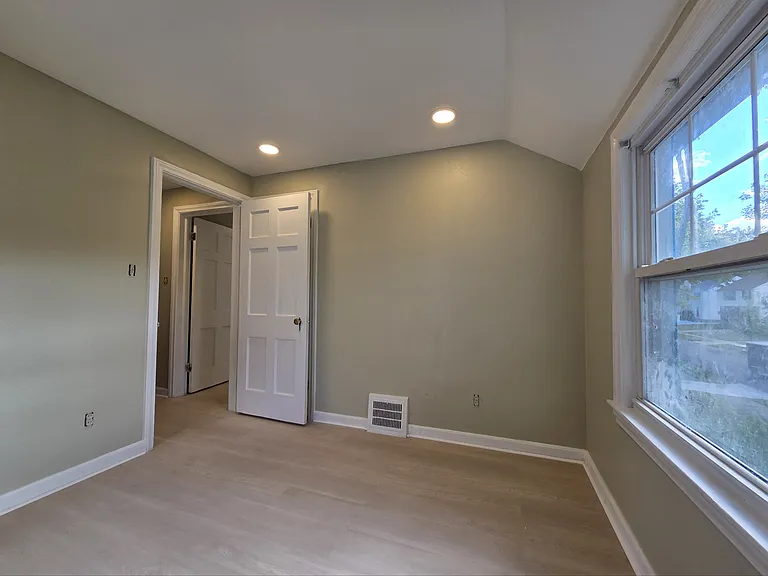 4057 Bushnell Rd — Photo 6
