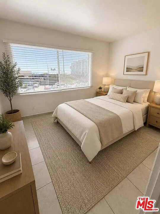 3 bed, 1.0 bath, 1063 sqft, $2,195 — Photo 2