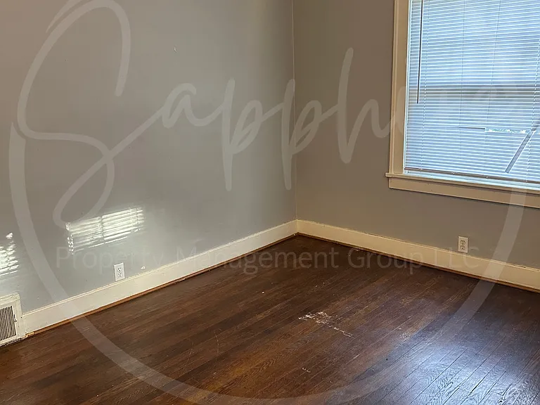 2404 E 67th Ter — Photo 25