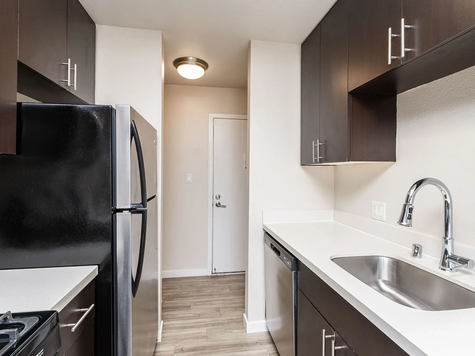 Riverbend Apartments — Photo 2