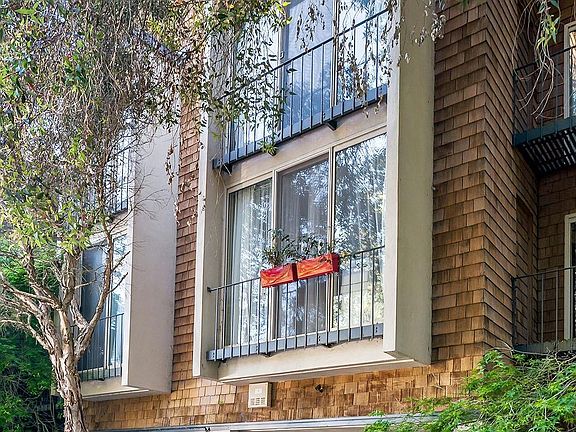 3rd image of 184 Locksley Ave APT 5