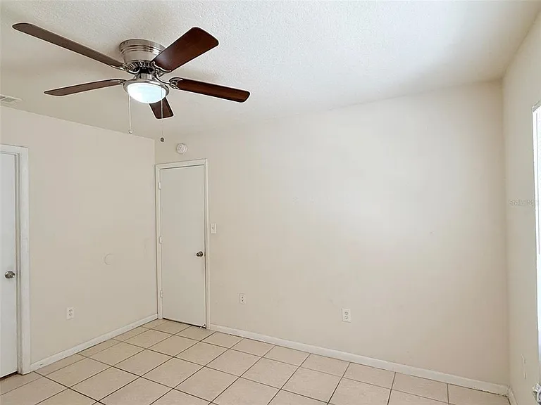2615 E Curtis St — Photo 11