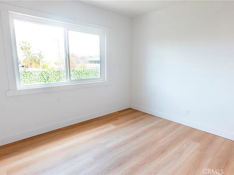 780 E Walton St — Photo 12
