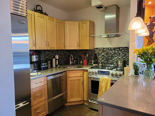 Rented by Chartwell Manhattan Realty | media 17