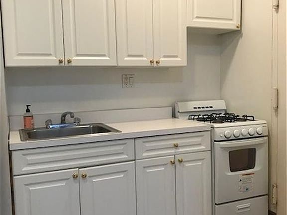 3rd image of 1095 2nd Ave APT 4RS