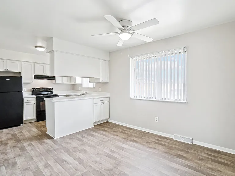 Rivercrest Apartments — Photo 31