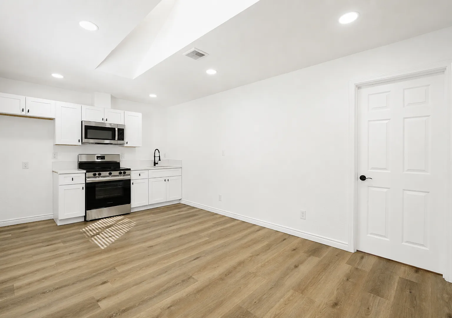 5822 Virginia Place — Photo 4