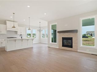 1526 SW Arbor Falls Dr, Lees Summit, MO 64082