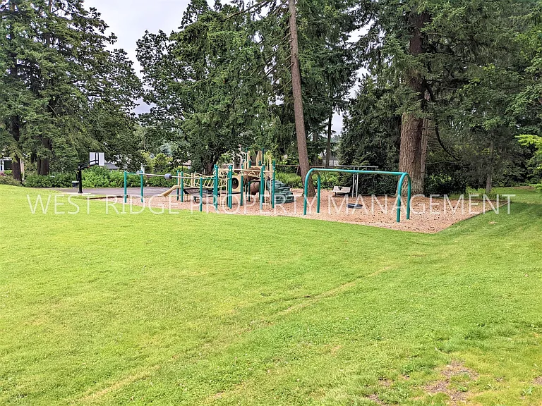 19772 Bellevue Way — Photo 29