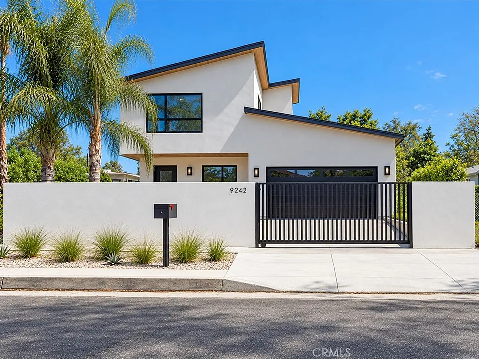 9242 Lemona Ave