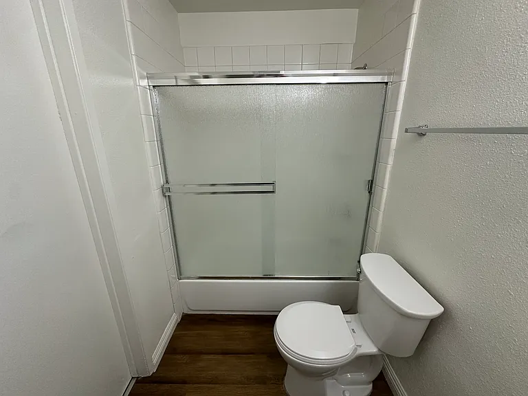 1015 W East St #F — Photo 21
