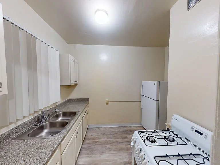 2532 DALY STREET — Photo 9