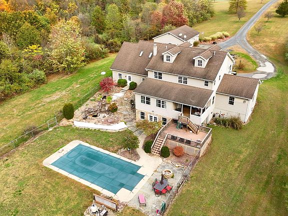 3rd image of 59 Blackberry Ln