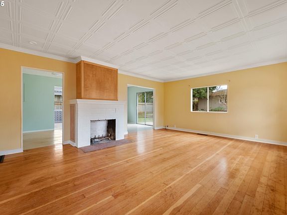4th image of 4180 SE Harvey St