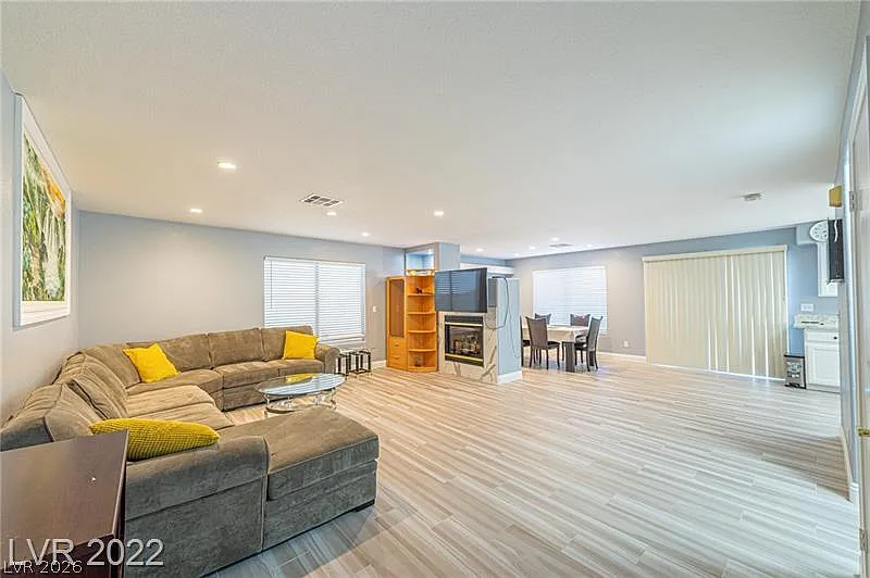 3 bed, 2.5 bath, 1740 sqft, $2,800 — Photo 2