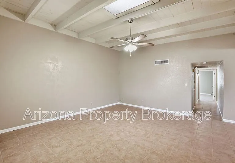 2192 E Balboa Dr — Photo 6