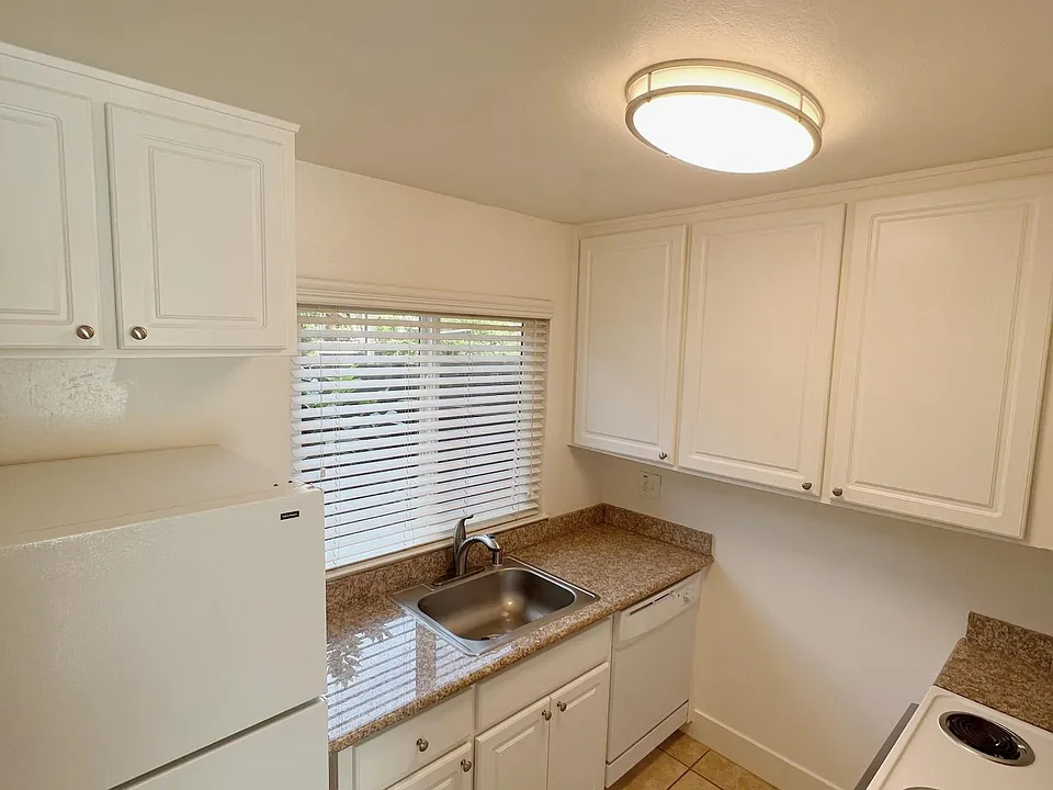2515 V St #7