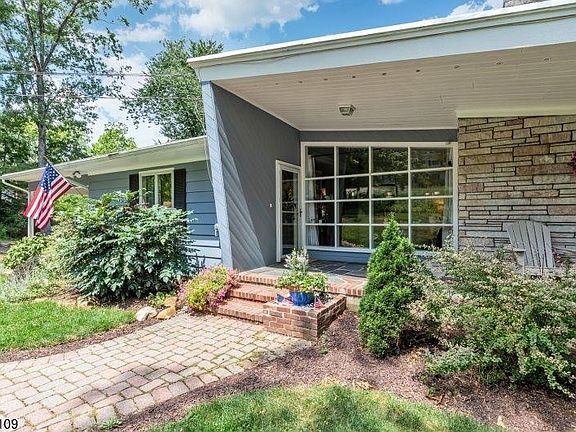 4th image of 65 Woodgate Ln