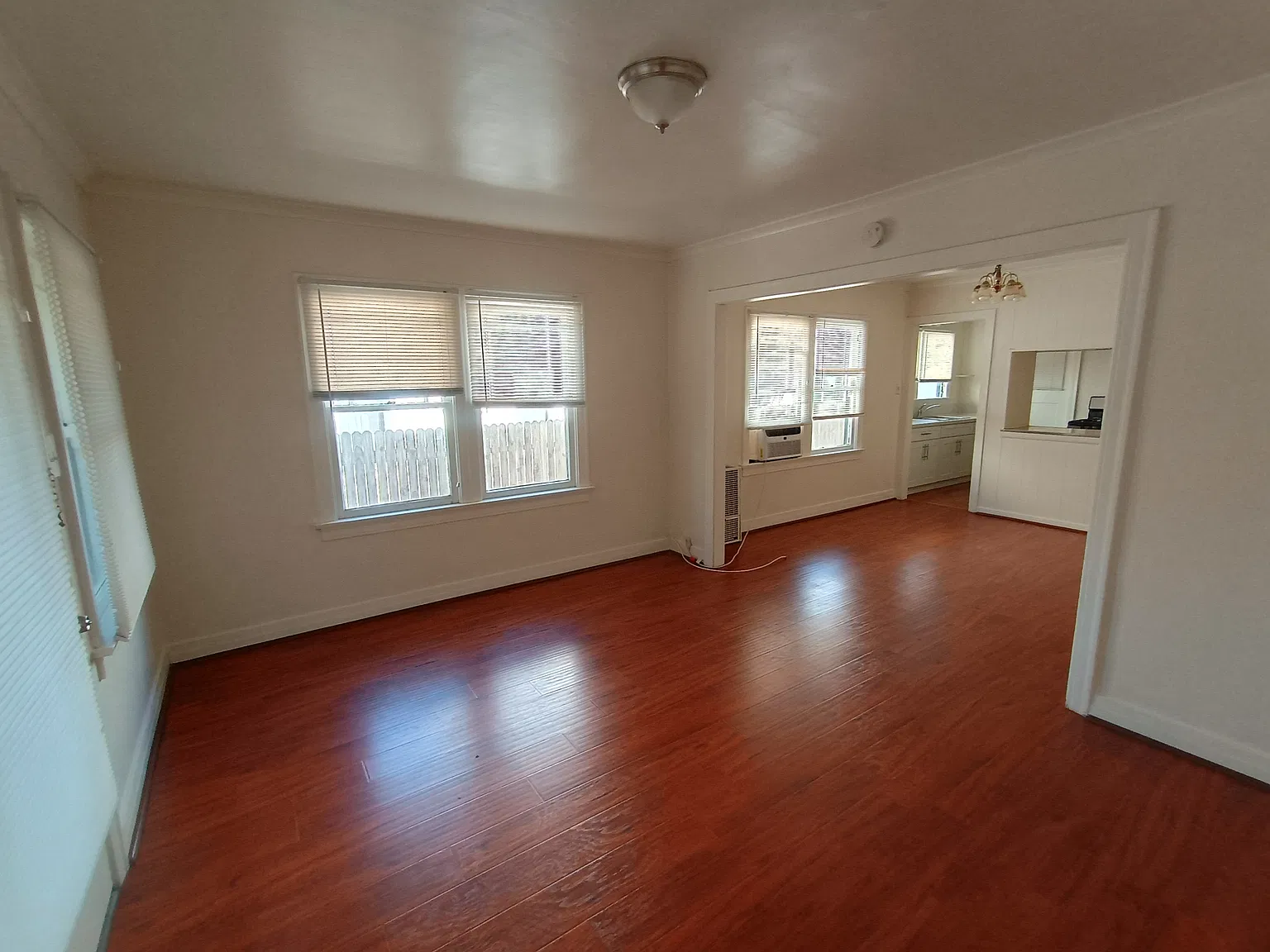 1 bed, 700 sqft, $1,800 — Photo 2
