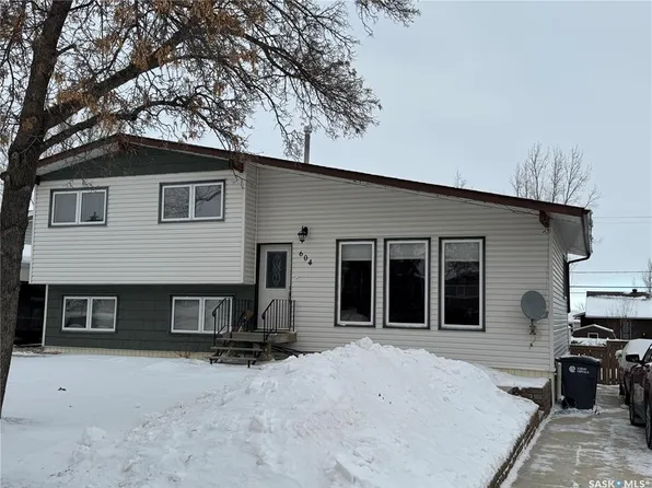 604 5th AVENUE W, Assiniboia, SK S0H 0B0