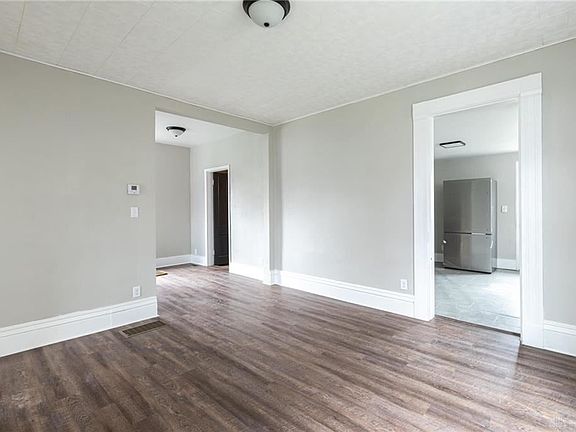 2nd image of 910 Park Ave