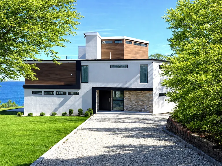 10 Bayview Dr — Photo 3