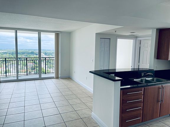 5th image of 3232 Coral Way APT 1402