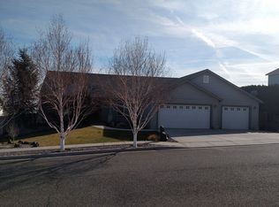 568 Charbonneau Dr, Richland, WA 99352