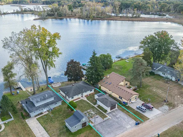 499 Blue Water Dr, Holly, MI 48442