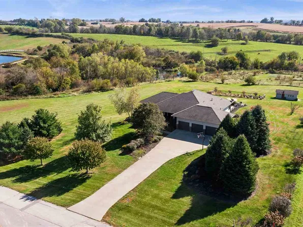 3703 Lacina Dr SW, Iowa City, IA 52240