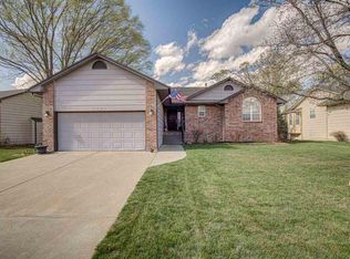 1228 Trinity Dr, Newton, KS 67114