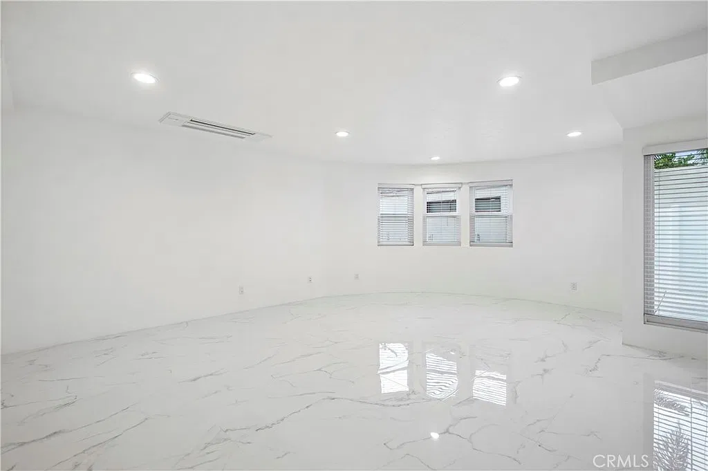 3 bed, 2.5 bath, 1770 sqft, $6,750 — Photo 3