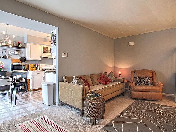 4th image of 2327 Carnation Dr #306C