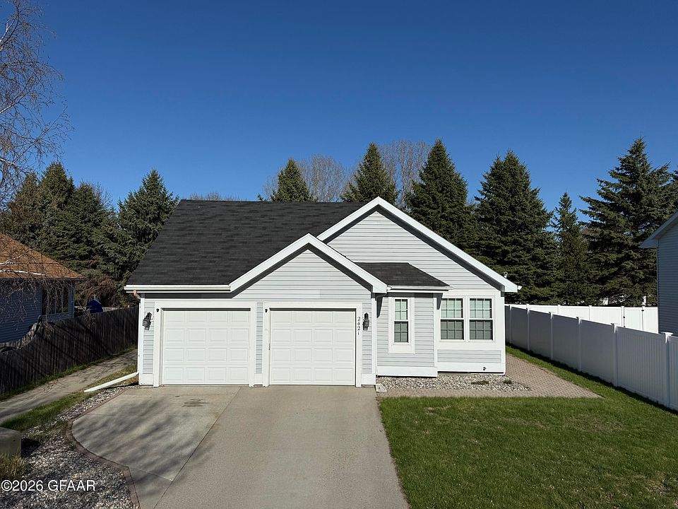 1st image of 2421 Glen Cir