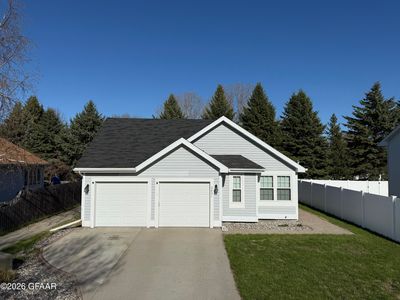 2421 Glen Cir, Grand Forks, ND, 58201