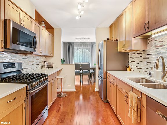 3rd image of 2005 Valencia Dr APT 311D