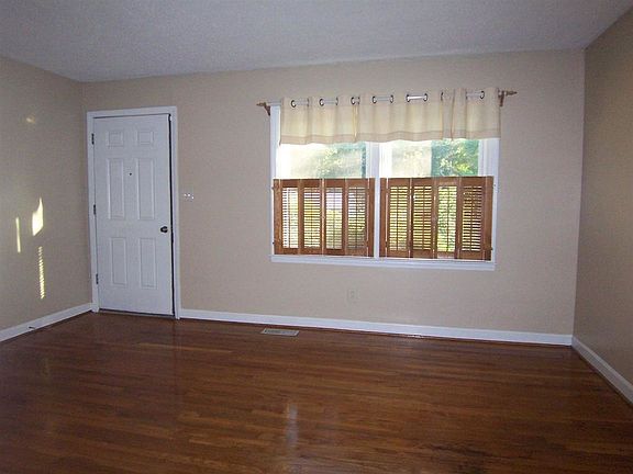 5th image of 109 Sunset Ln