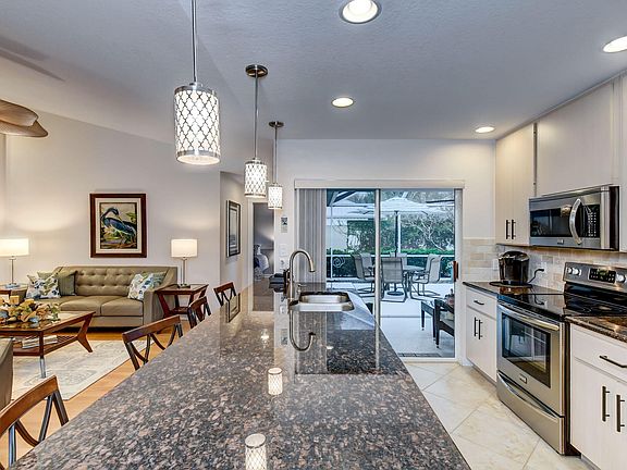 4th image of 1553 SW Waterfall Boulevard