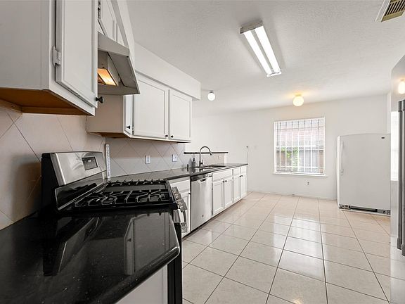 4th image of 8226 Gold Tee Dr