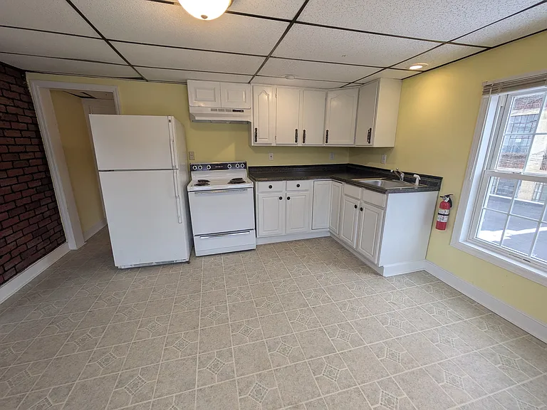 51 S Maple St #7 — Photo 1