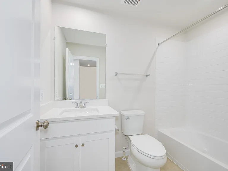 82 Coolidge Ave — Photo 18