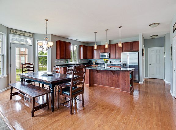 3rd image of 503 W Butterfield Ln
