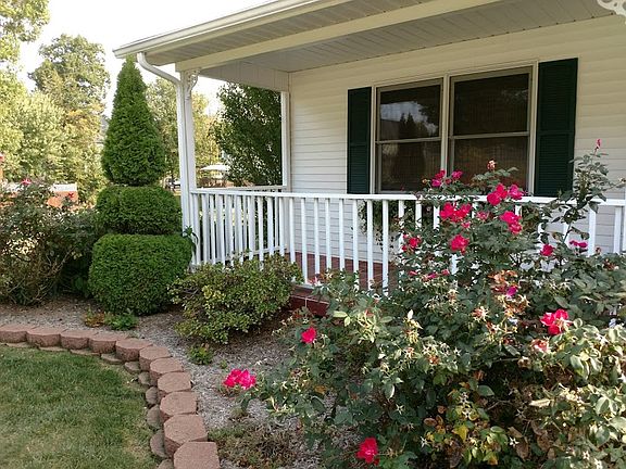 3rd image of 622 S Lantern Ln