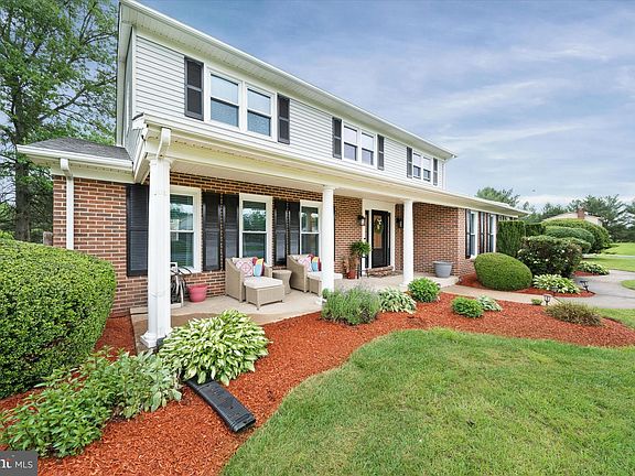 5th image of 20 Carol Ann Ct