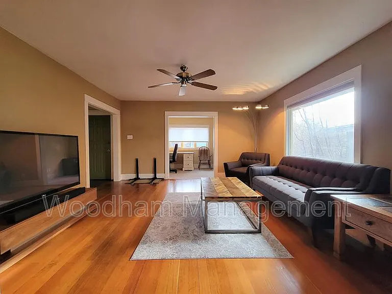 407 N Broadway Ave — Photo 10