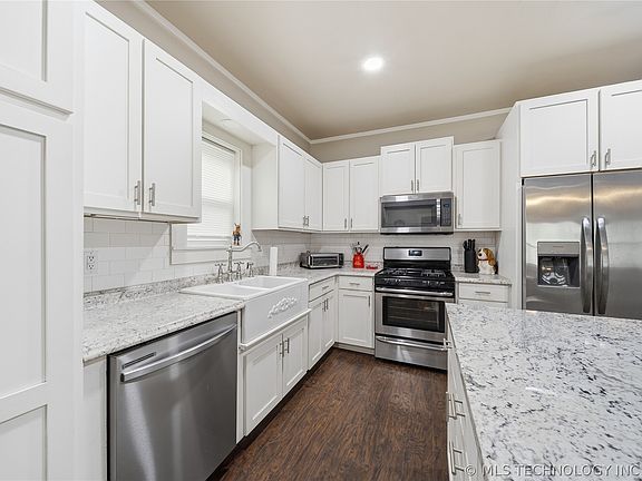 5th image of 1420 E 8th St