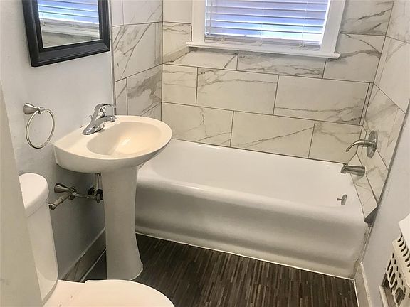 5th image of 4400 Gaston Ave APT 11