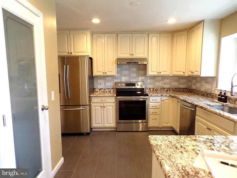 5915 Parkridge Ln — Photo 7